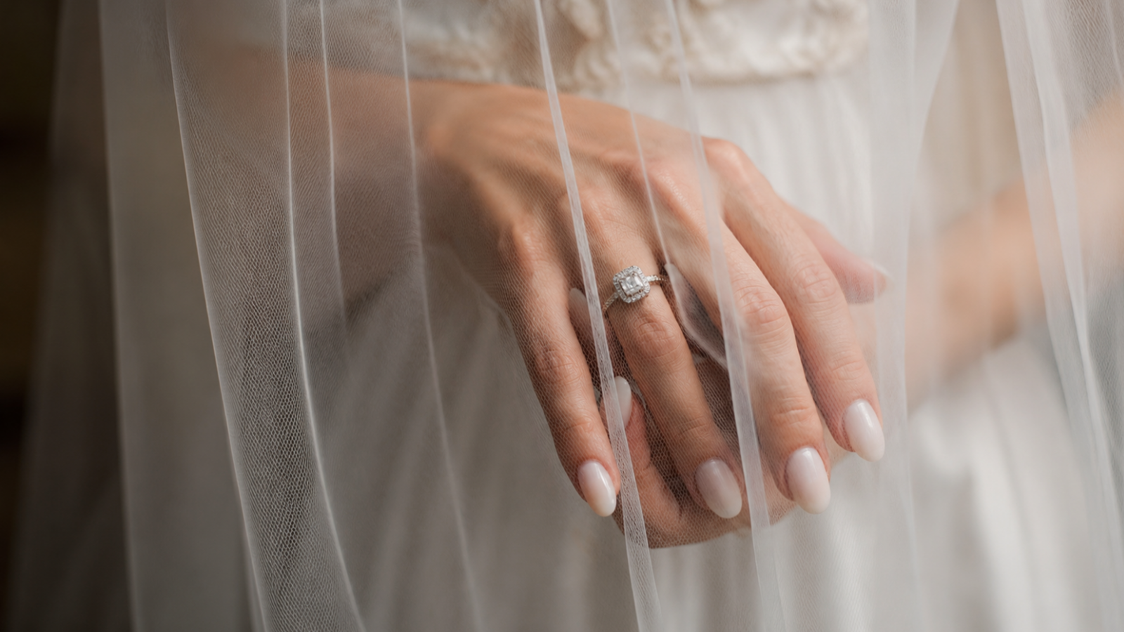 Wedding Nails for the Bride: Elegant and Timeless Ideas
