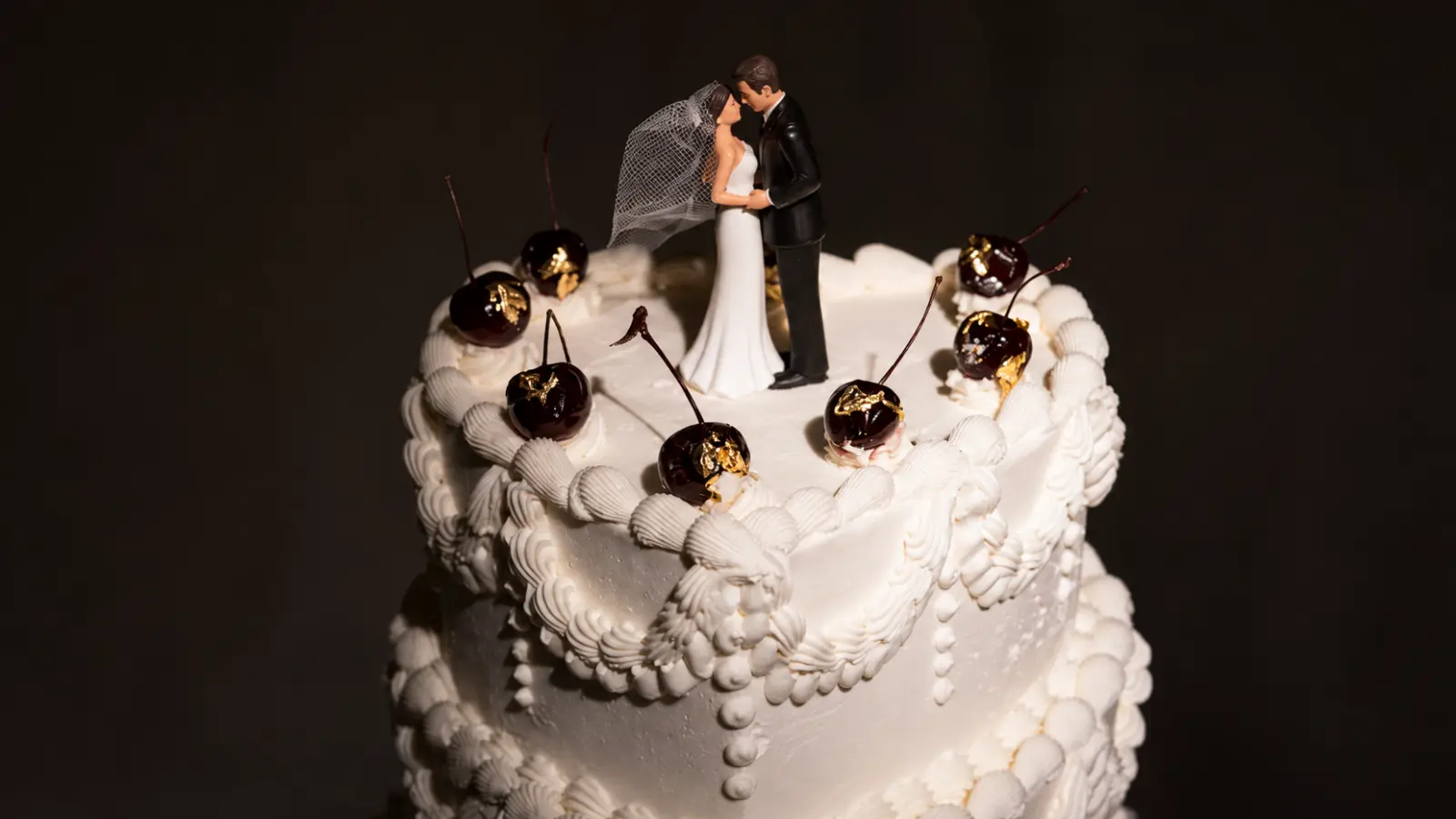 Classic couple wedding cake toppers