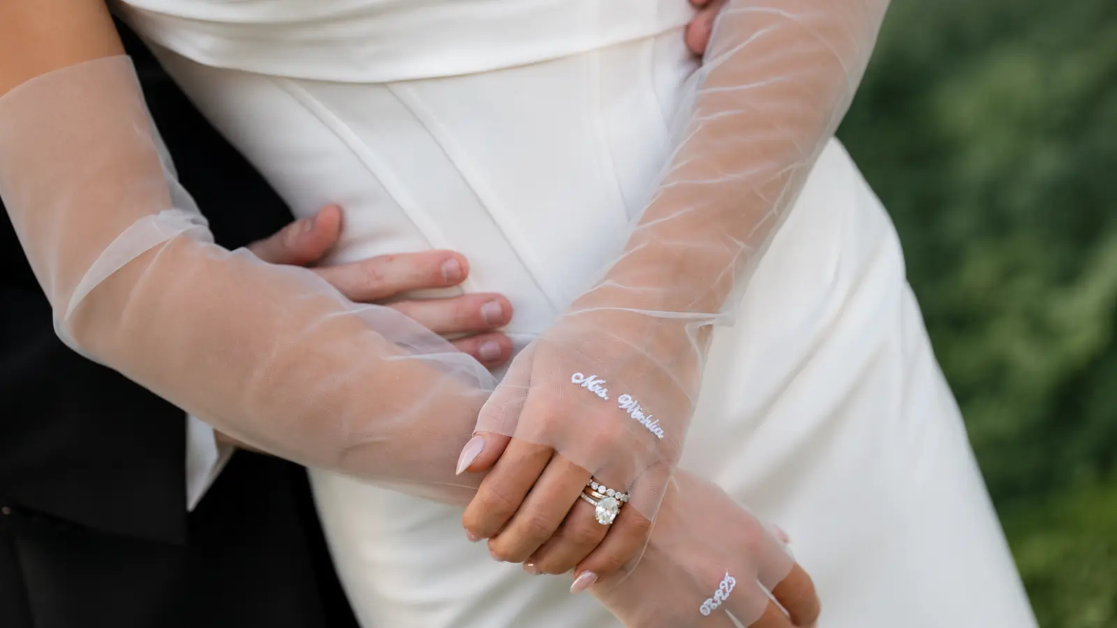 Fingerless Wedding Gloves: Styles, Rings and How to Wear Them