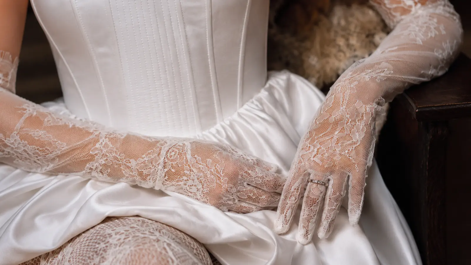 Wedding Gloves: How to Choose, Style and Wear Bridal Gloves