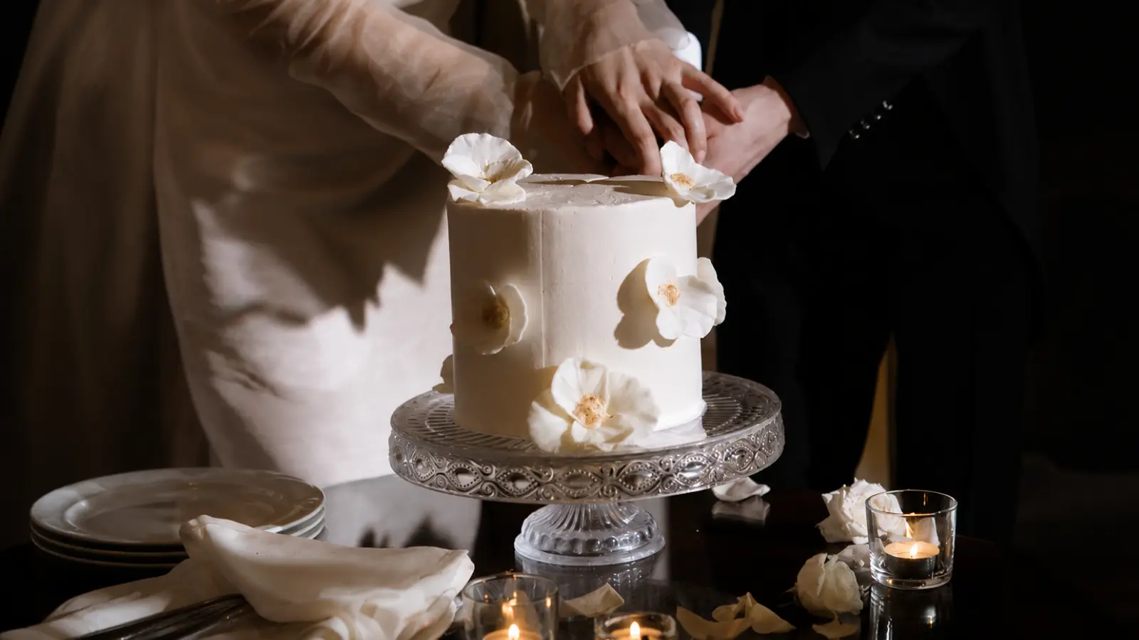 One tier floral wedding cake with white flowers