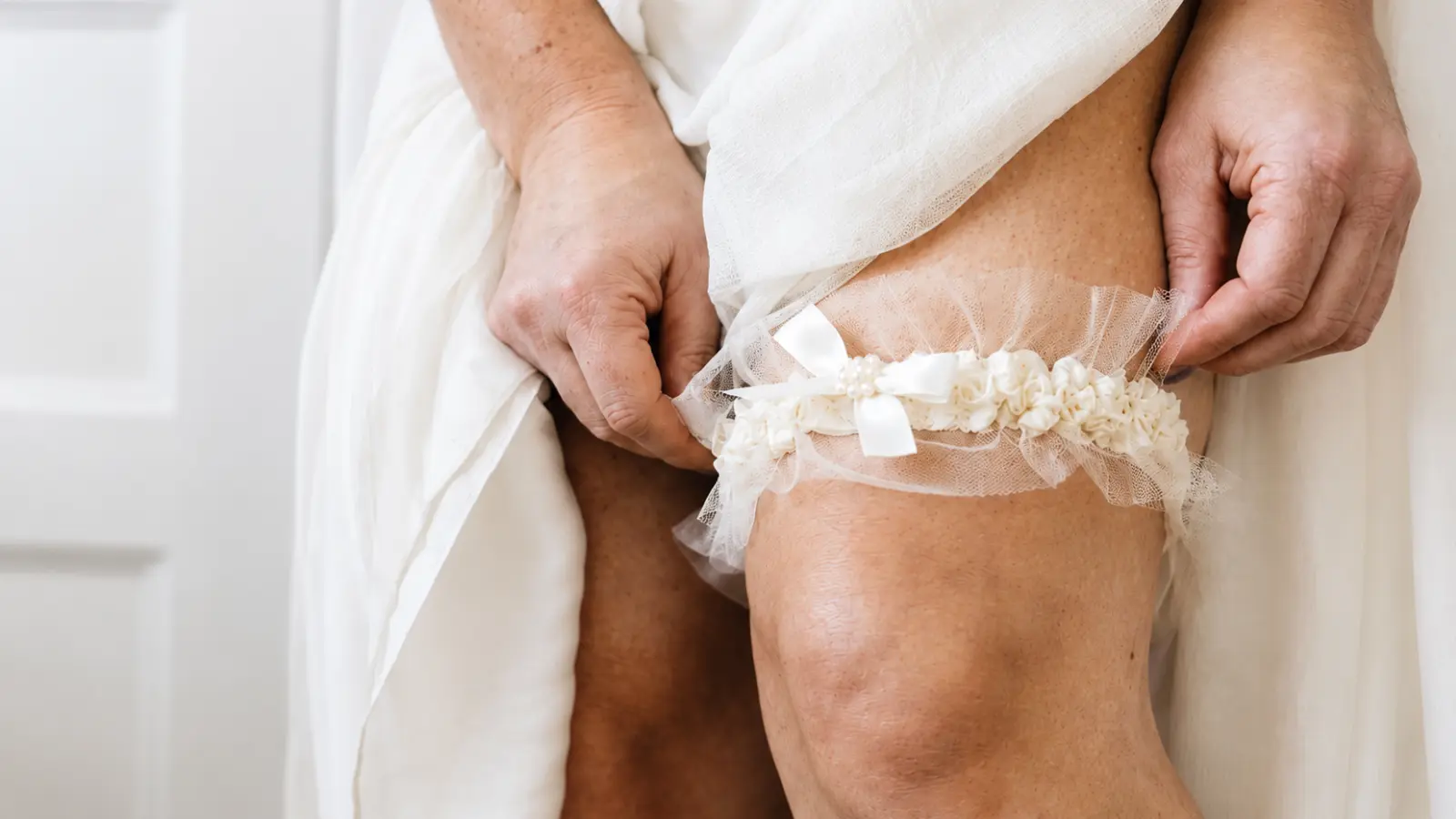 Plus Size Wedding Garter: Fit, Comfort and Style Guide