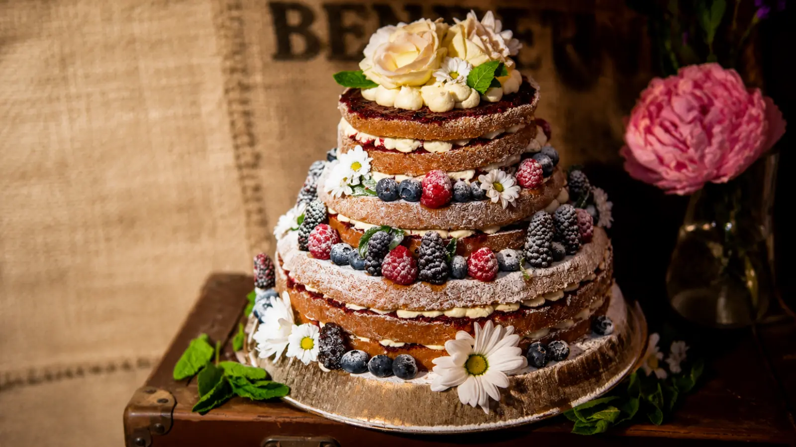 Rustic wedding cakes with berries and natural rustic style