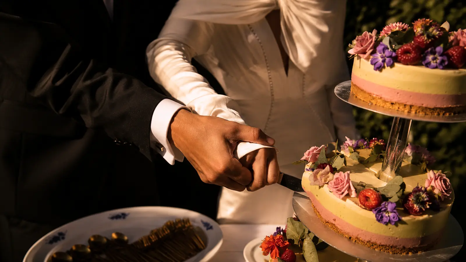 Rustic colorful wedding cake with flowers and natural details