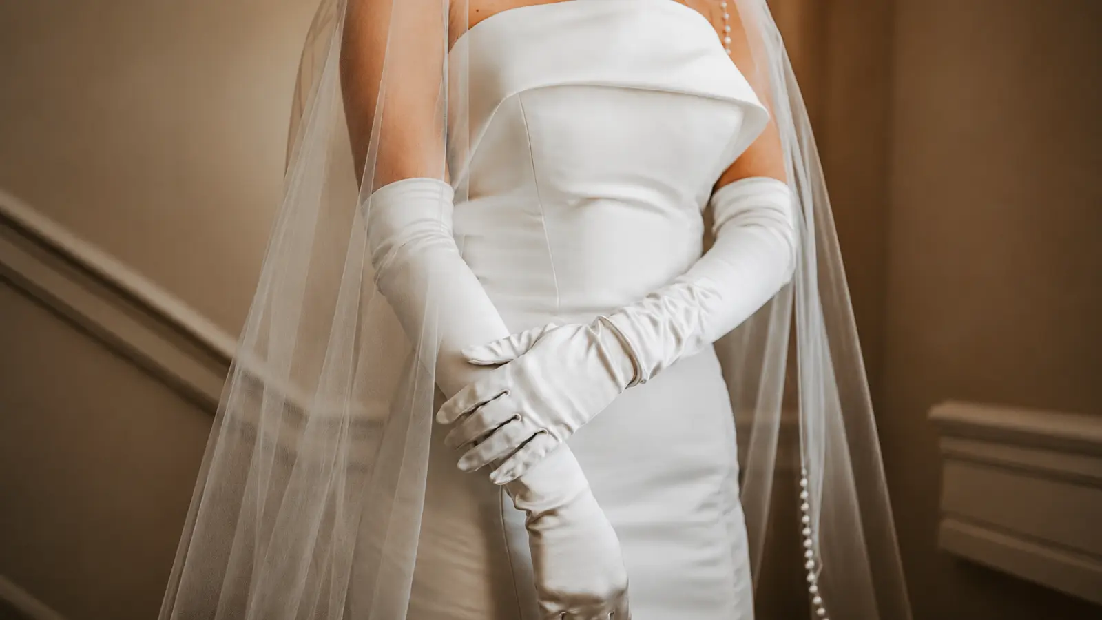 Wedding Dress With Gloves: How to Style the Look