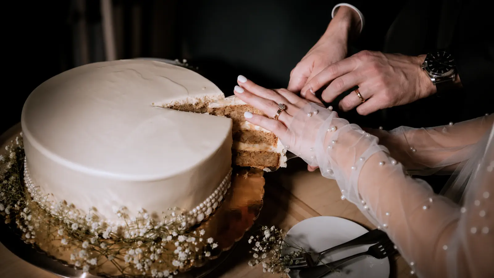 Simple Wedding Cakes: Elegant Ideas That Still Feel Special
