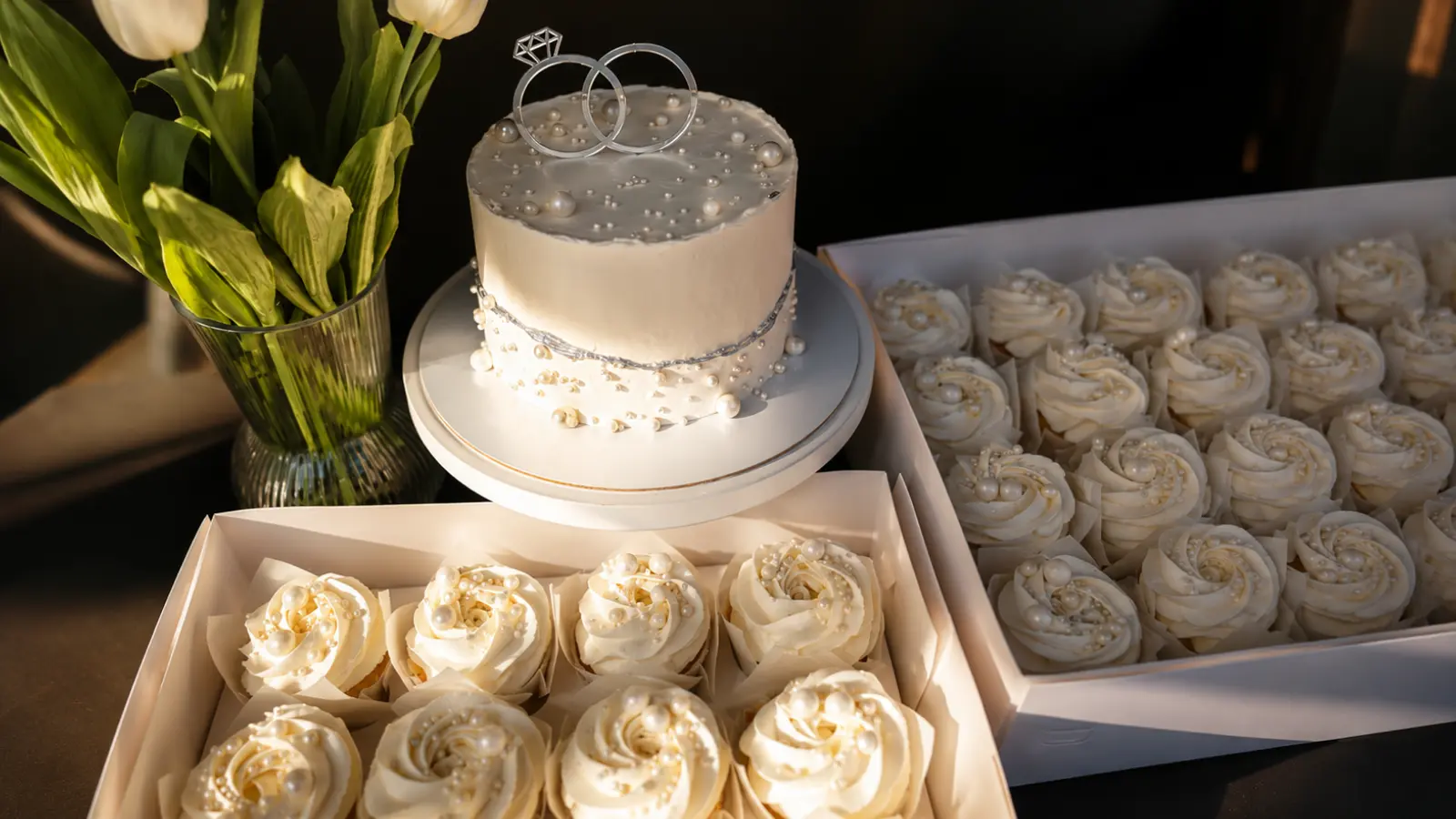 Small wedding cake with cupcakes and elegant details