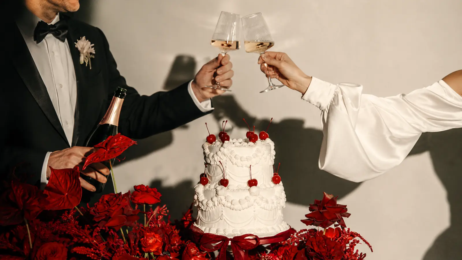 Wedding Cakes: The Complete Guide to Styles, Flavors, Costs, and Ideas