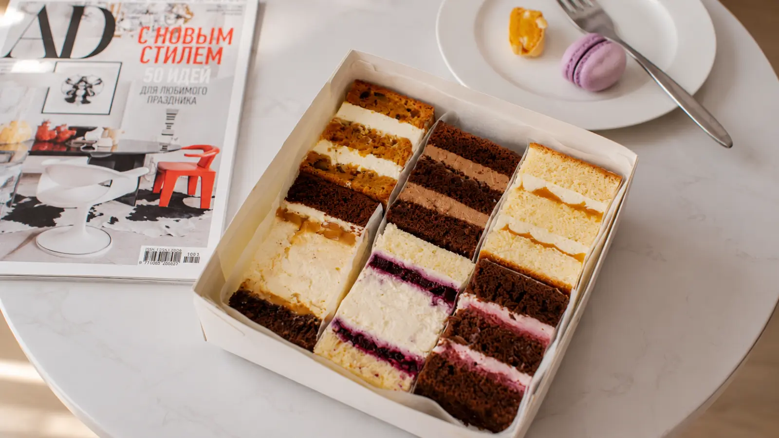 Wedding cake flavors samples in tasting box