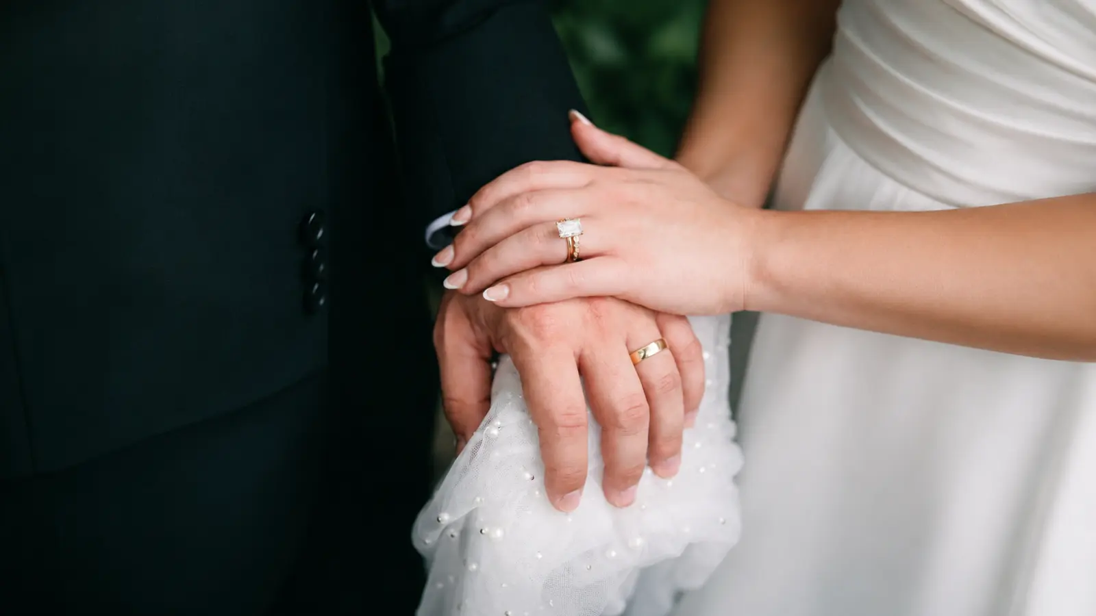 Wedding Ring Sets: What They Include and How to Choose