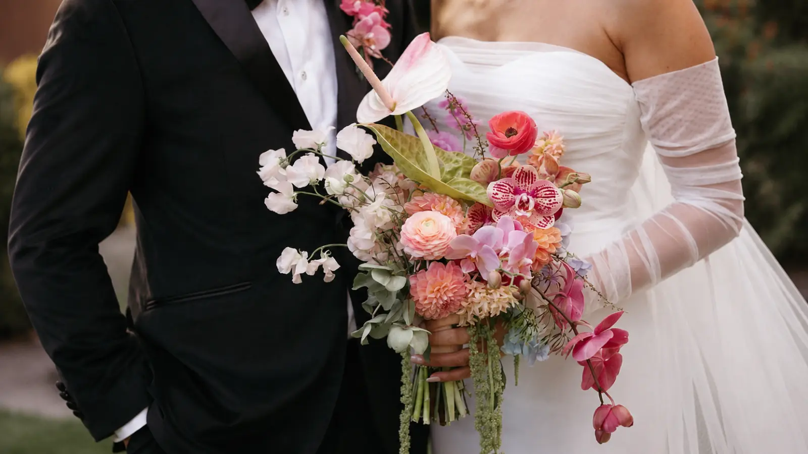 Wedding Bouquets: The Complete Guide to Bridal Bouquet Styles, Flowers, Costs and Ideas
