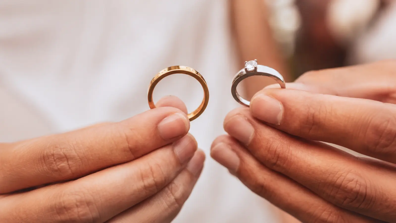Alternative Wedding Rings: Non-Traditional Ideas for Modern Couples