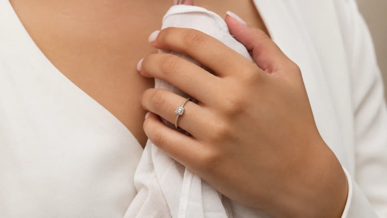 Minimalist Wedding Rings: Simple, Elegant and Everyday-Friendly