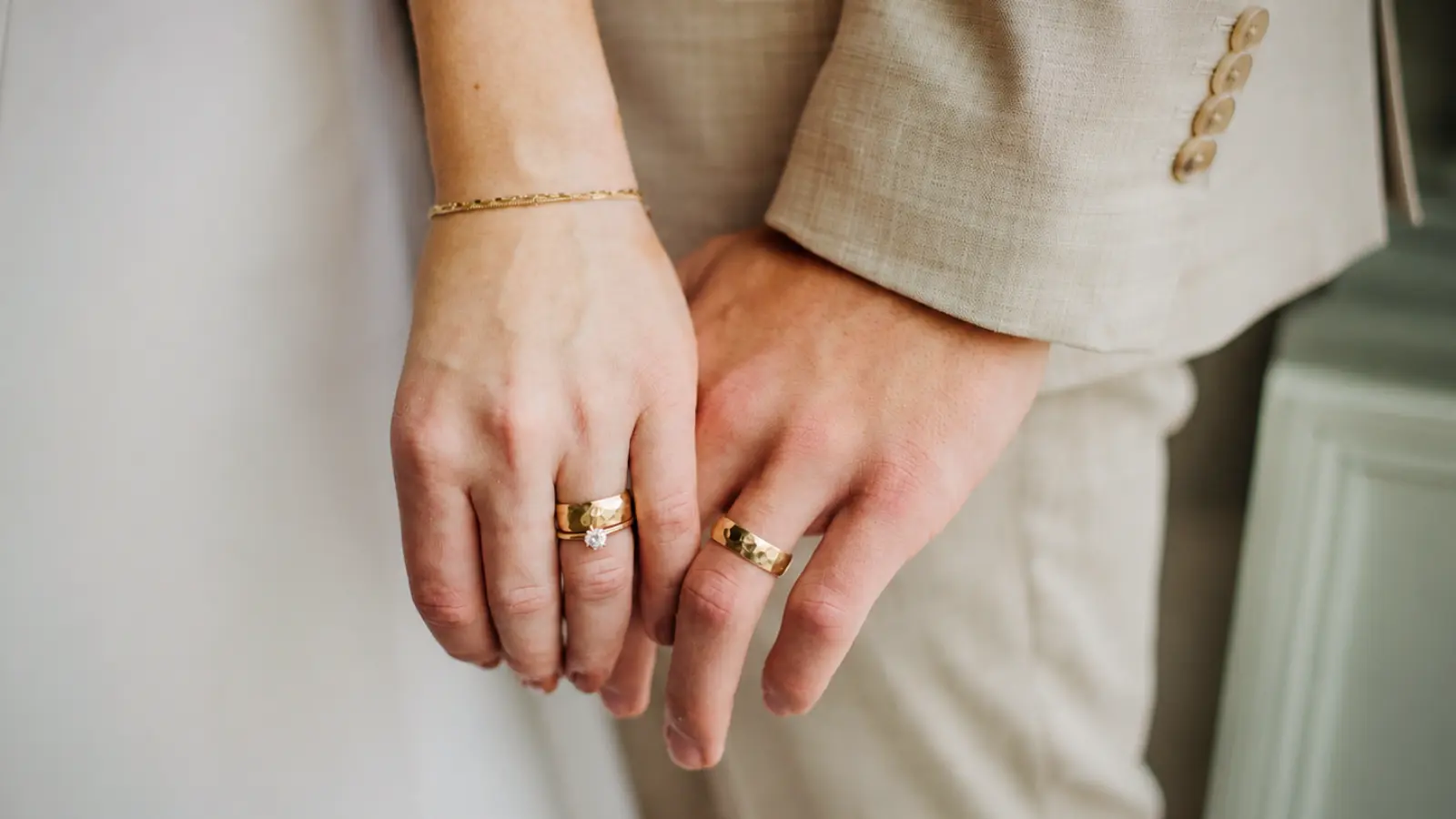 Yellow Gold Wedding Rings: Classic, Warm and Timeless