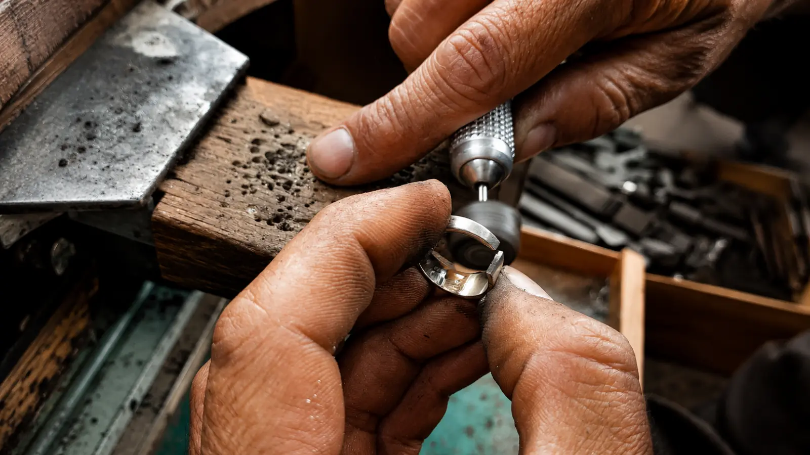 Wedding Ring Resizing: What You Need to Know Before You Go to the Jeweler
