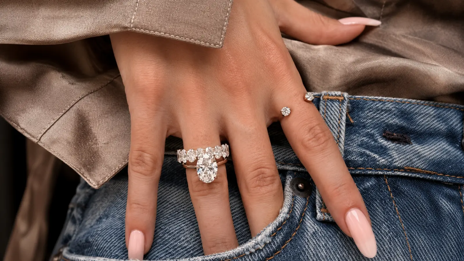 Wedding Bands for Oval Engagement Rings: How to Choose the Right One