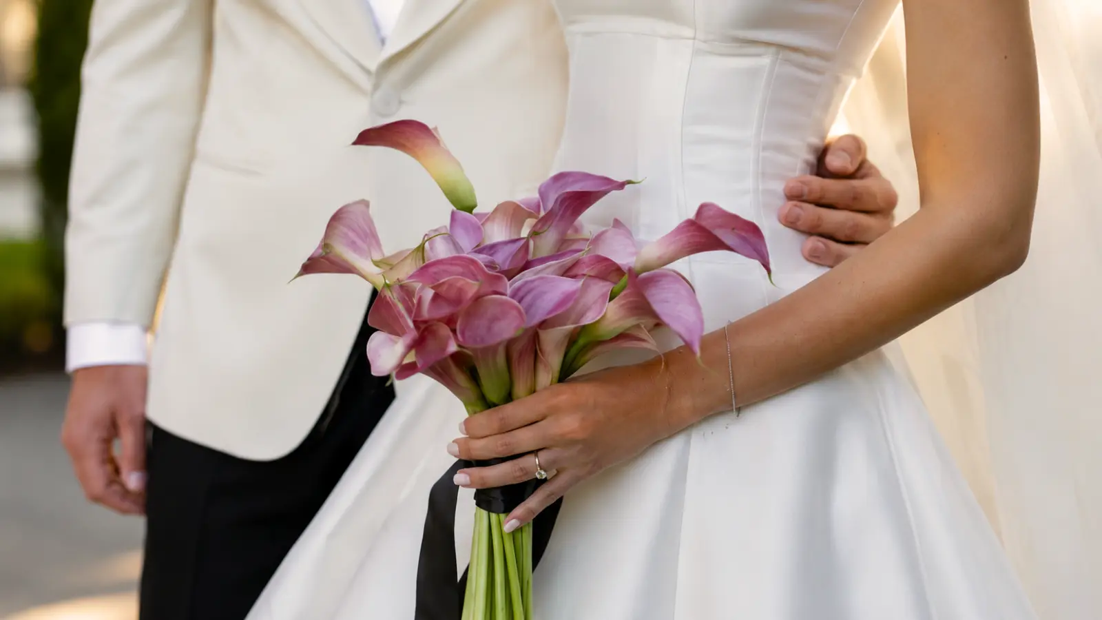 How to Make a Wedding Bouquet: DIY Guide for Fresh and Artificial Flowers
