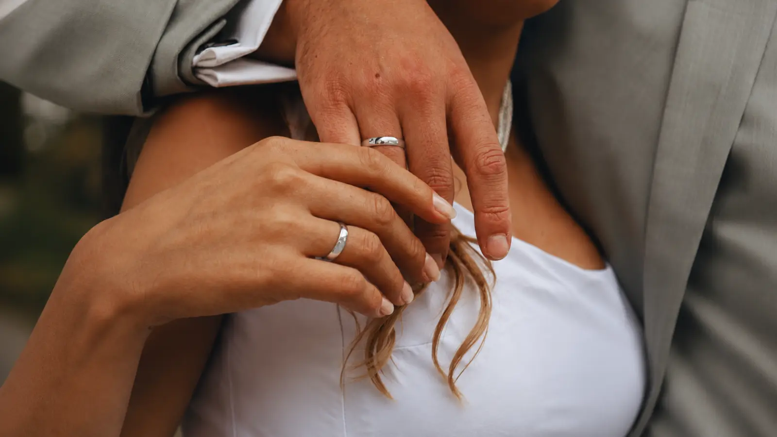 Platinum Wedding Rings: Are They Worth the Higher Price?