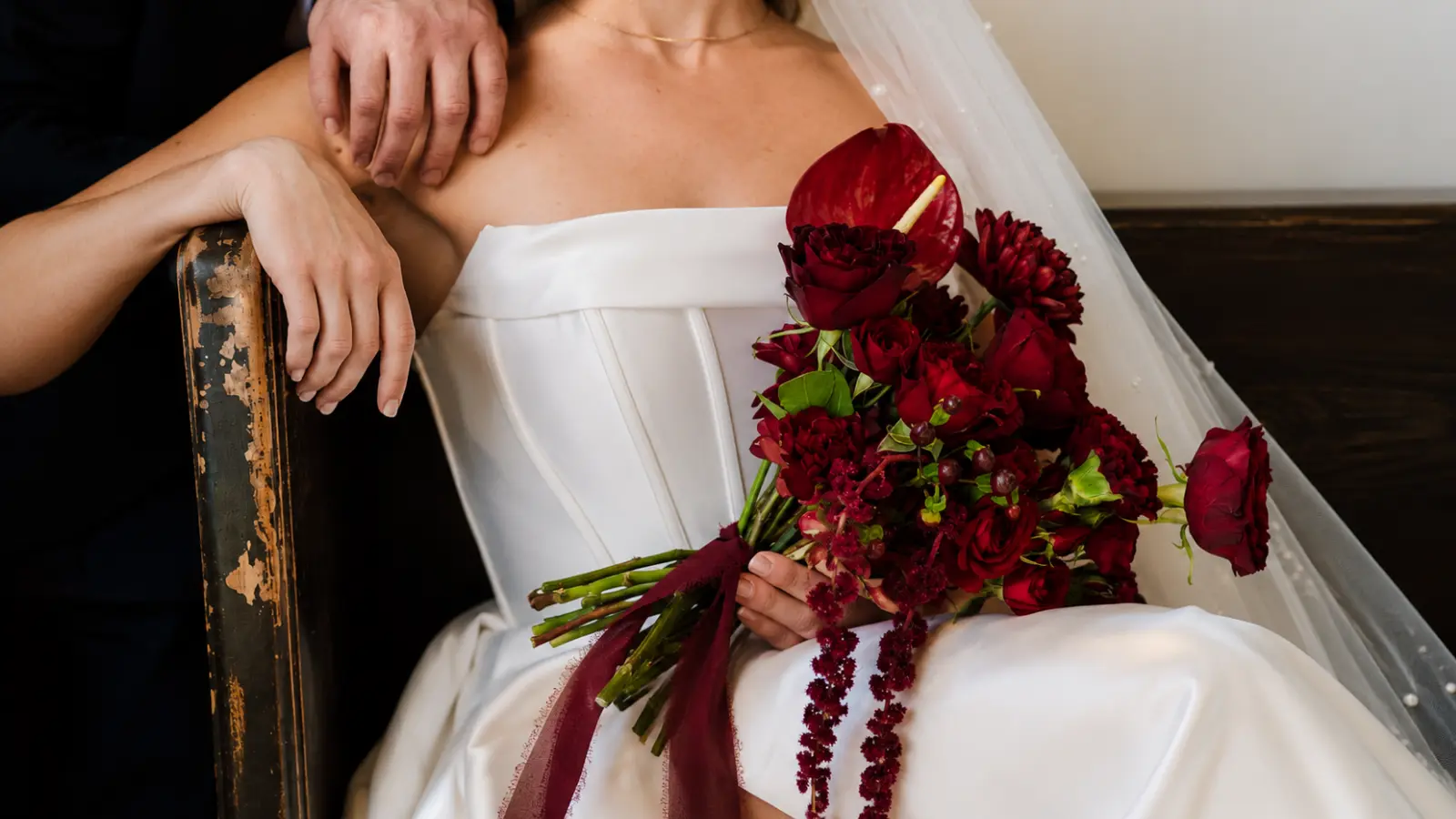How to Preserve a Wedding Bouquet: Drying, Pressing, Resin and Shadow Boxes