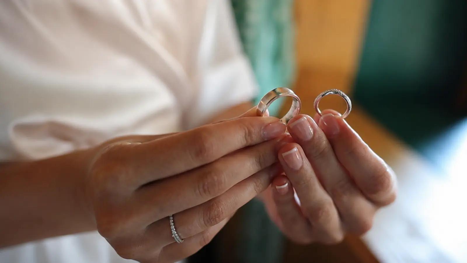 Silver Wedding Rings: What to Know Before Choosing One