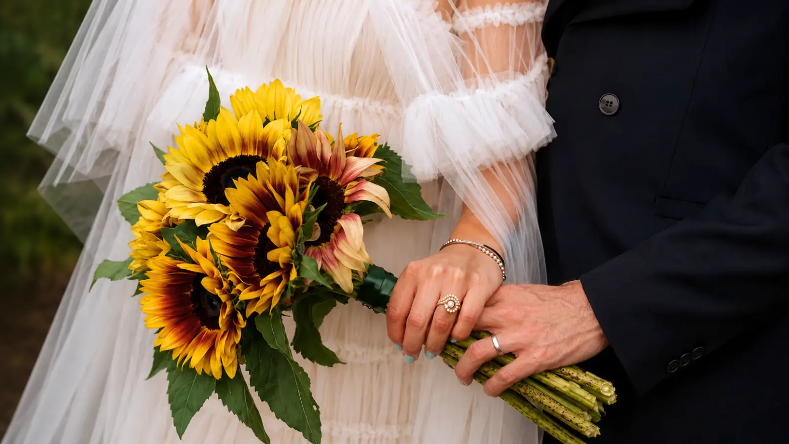 Sunflower Wedding Bouquets: Rustic, Fall & Elegant Ideas