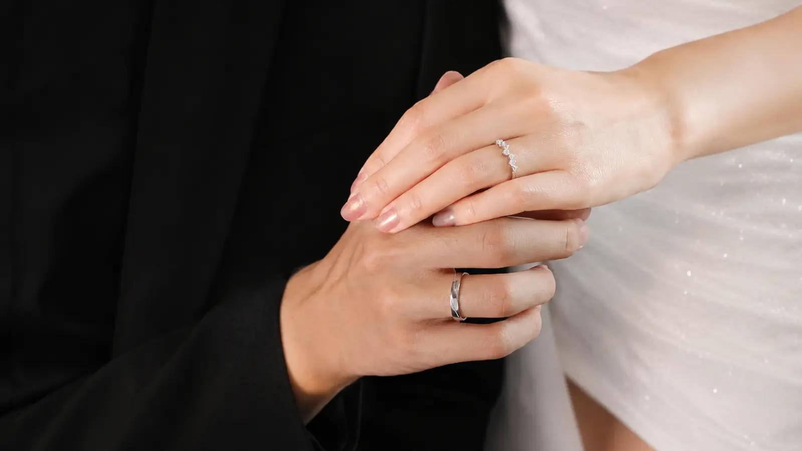 White Gold Wedding Rings: Pros, Cons and Best Styles