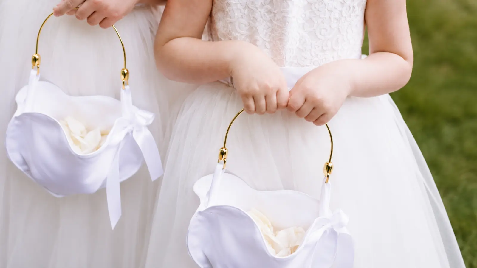 Flower Girl Baskets: Petals, Alternatives & What to Carry