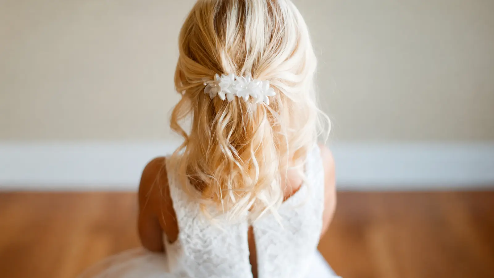 Flower Girl Hairstyles: Ideas by Hair Type, Age & Style