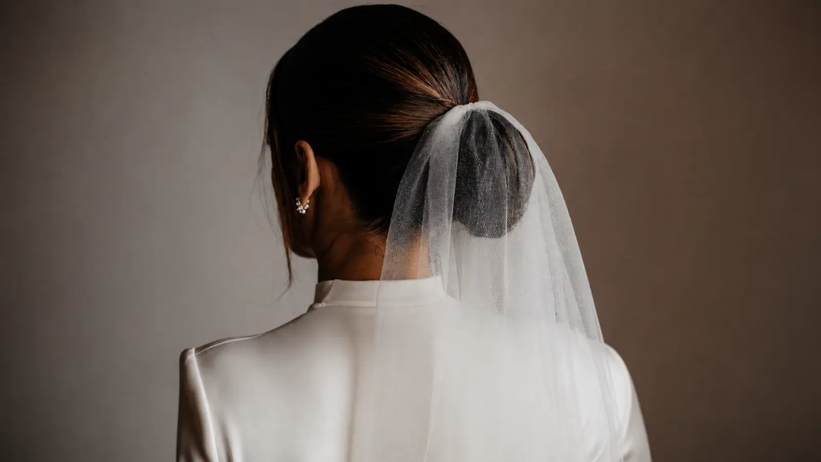 Wedding Updos With Veil: Placement, Pins & Styling
